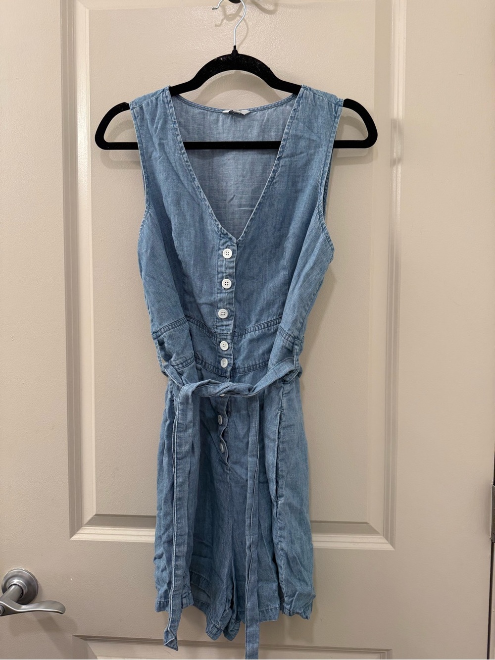 RAILS Scarlett Lightweight Chambray Blue Denim Romper with Tie Waist and Buttons - Picture 2 of 5